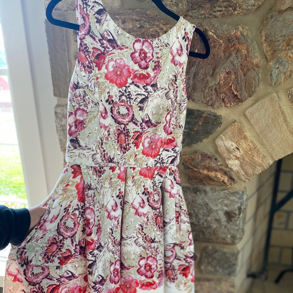 Beautiful box pleated dress with pockets